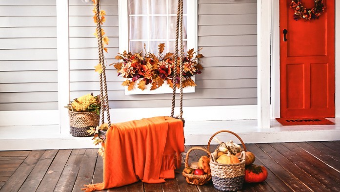 Herbstdeko auf Terrasse