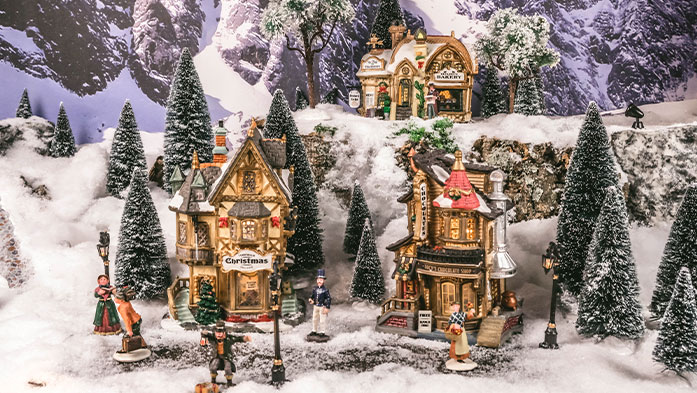 Skipiste mit Seilbahn  Christmas village display, Diy christmas